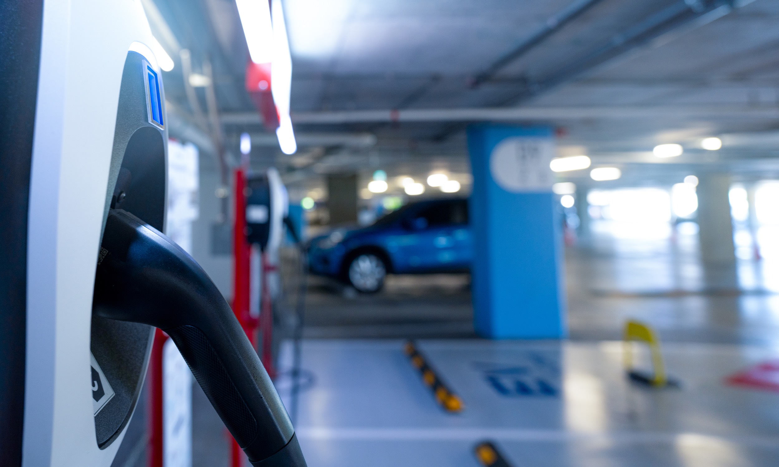 Normativa instalar cargador coche eléctrico en garaje comunitario